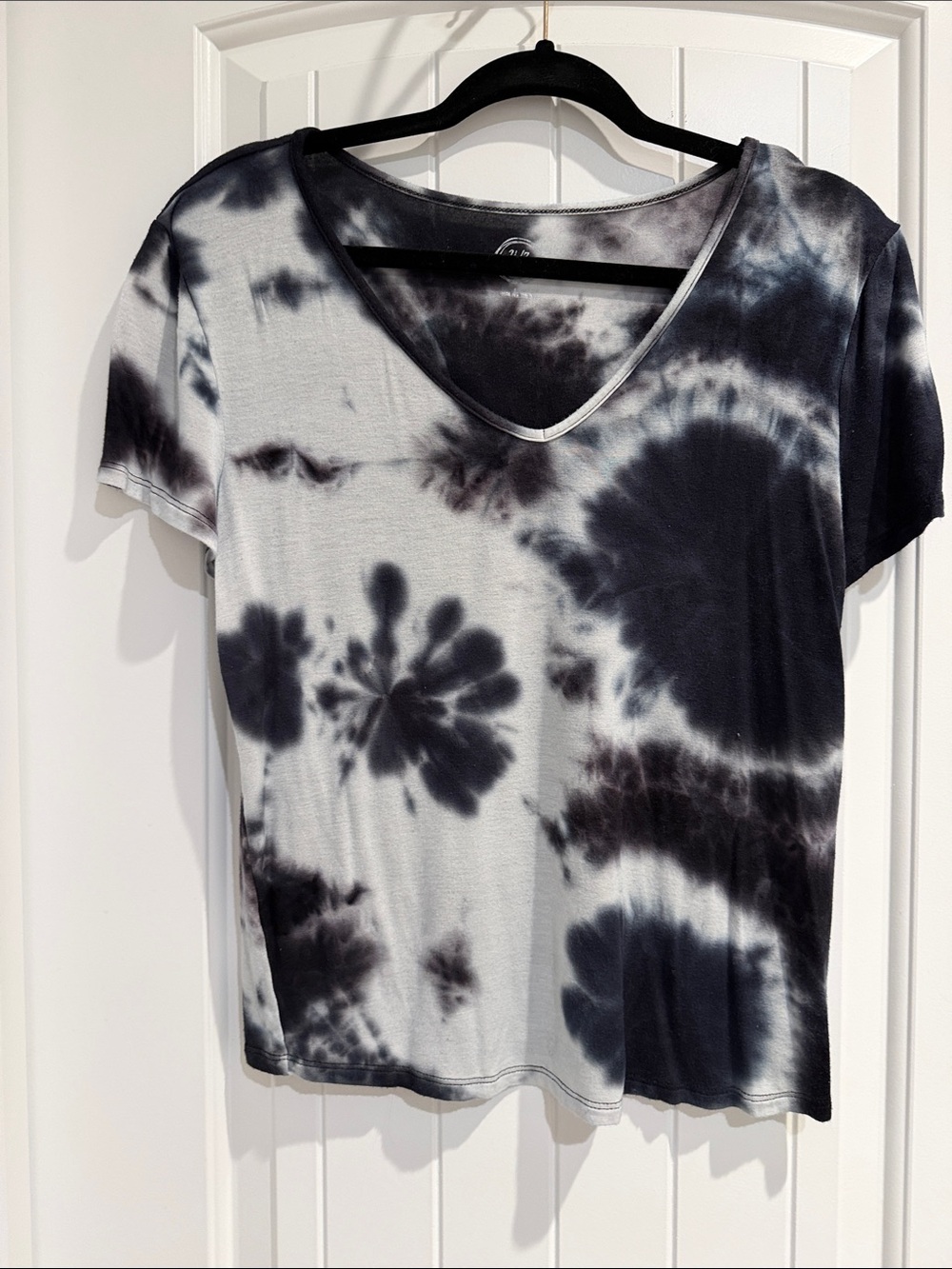 V-Neck Black & White Tie-Dye Short Sleeve Tee